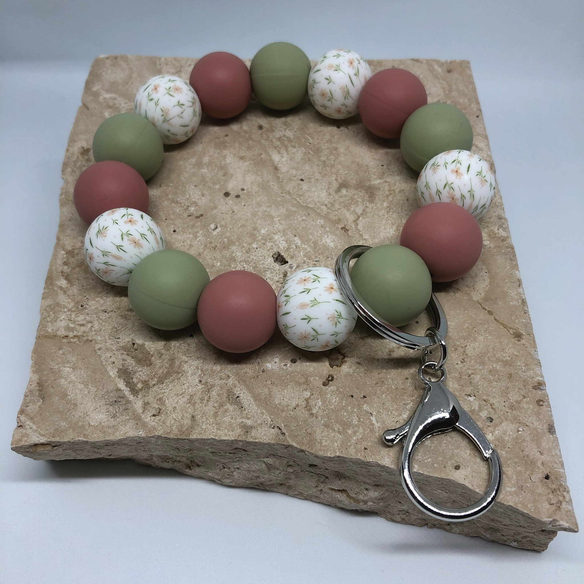 Daisy Print Wristlet